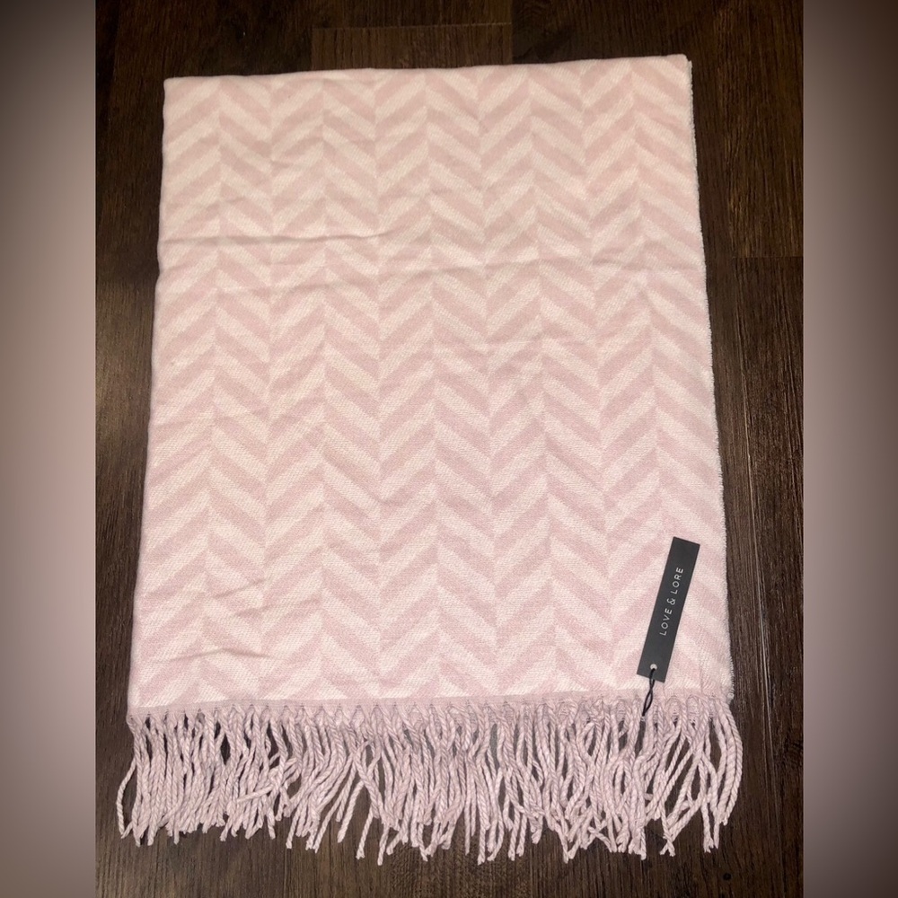 BNWT Love & Lore Indigo Pink Chevron Fringe Scarf - O/S - Picture 3 of 14